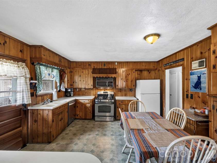 701 Home Trail, Gastonia, NC 28052.  MLS# CAR4416944, YatesRealty ID 49819. 