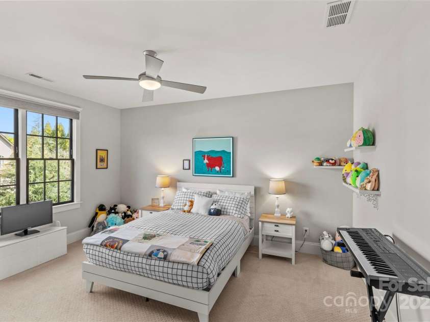 2137 Foxcroft Woods Lane, Charlotte, NC 28211.  MLS# CAR4244957, YatesRealty ID 4982. Bedroom