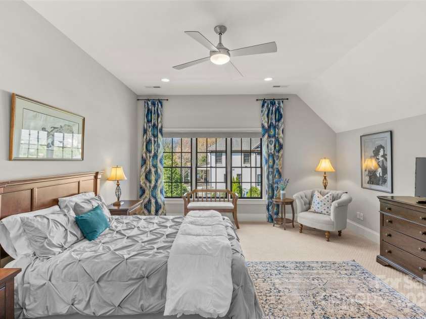 2137 Foxcroft Woods Lane, Charlotte, NC 28211.  MLS# CAR4244957, YatesRealty ID 4982. Bedroom