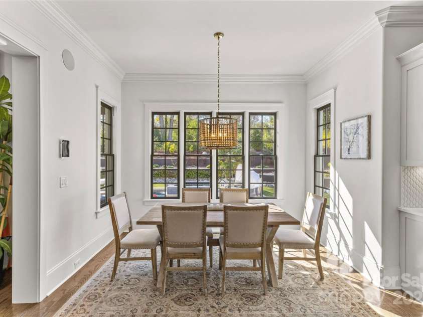 2137 Foxcroft Woods Lane, Charlotte, NC 28211.  MLS# CAR4244957, YatesRealty ID 4982. Breakfast Area