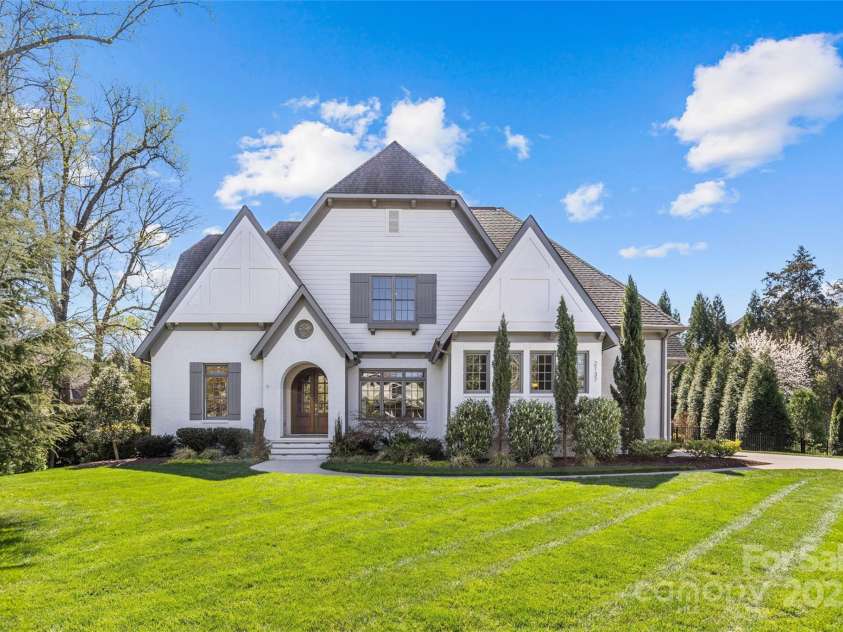 2137 Foxcroft Woods Lane, Charlotte, NC 28211.  MLS# CAR4244957, YatesRealty ID 4982. Front Exterior