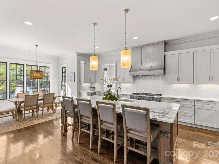 2137 Foxcroft Woods Lane, Charlotte, NC 28211.  MLS# CAR4244957, YatesRealty ID 4982. Kitchen