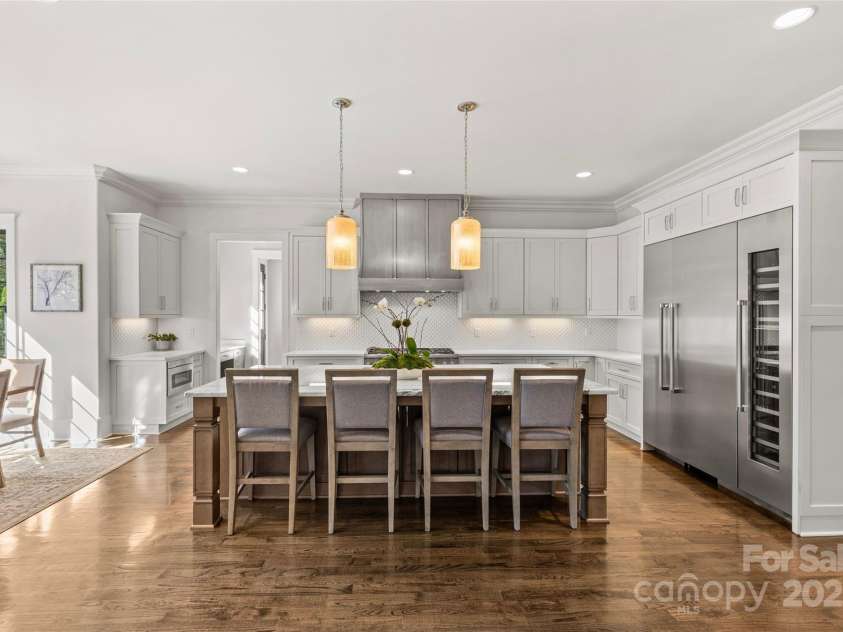 2137 Foxcroft Woods Lane, Charlotte, NC 28211.  MLS# CAR4244957, YatesRealty ID 4982. Kitchen