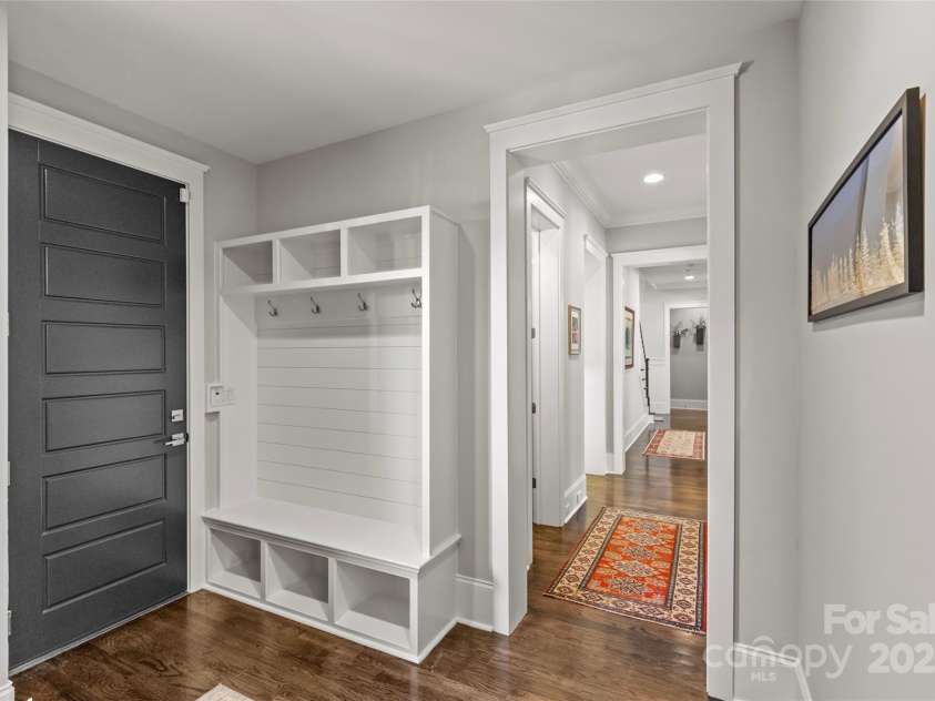 2137 Foxcroft Woods Lane, Charlotte, NC 28211.  MLS# CAR4244957, YatesRealty ID 4982. Mudroom