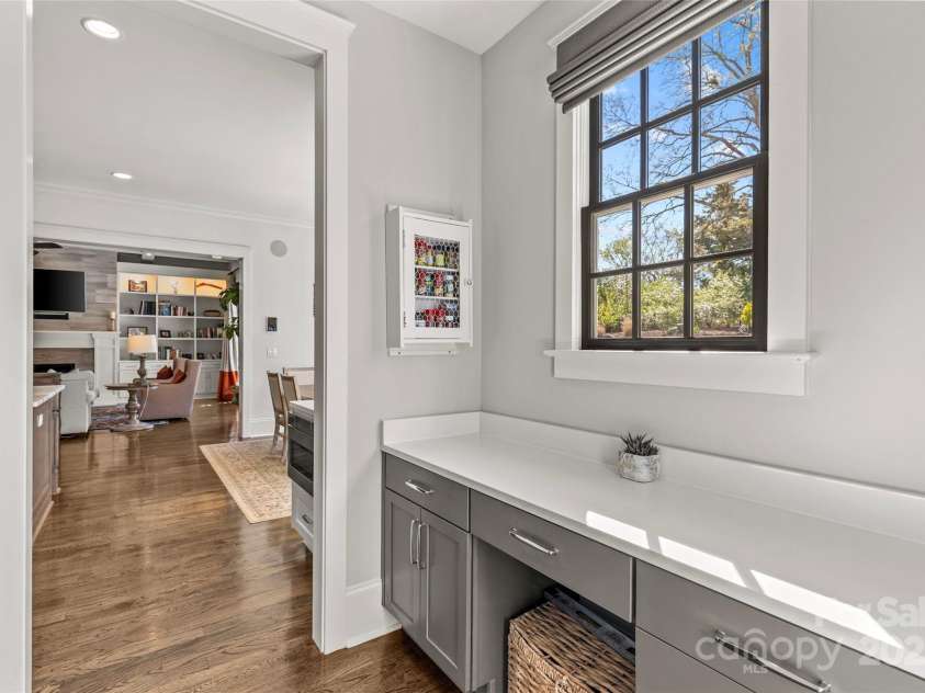 2137 Foxcroft Woods Lane, Charlotte, NC 28211.  MLS# CAR4244957, YatesRealty ID 4982. Office Niche