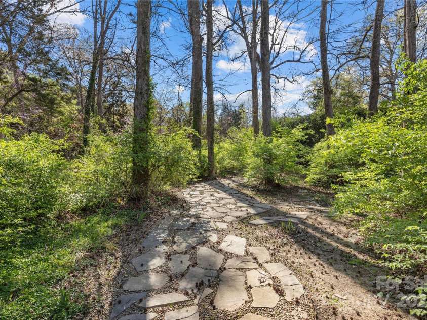 2137 Foxcroft Woods Lane, Charlotte, NC 28211.  MLS# CAR4244957, YatesRealty ID 4982. Path