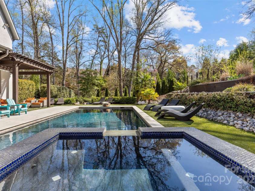 2137 Foxcroft Woods Lane, Charlotte, NC 28211.  MLS# CAR4244957, YatesRealty ID 4982. Pool