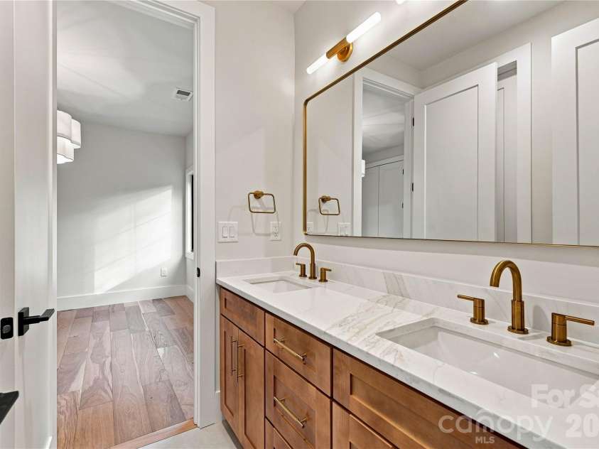4647 General Pershing Drive, Charlotte, NC 28209.  MLS# CAR4415827, YatesRealty ID 49823. 