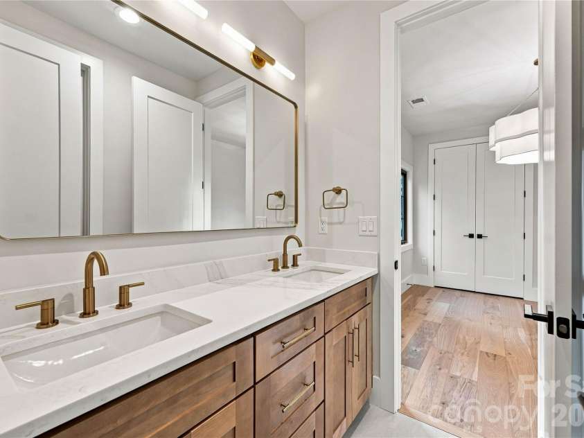 4647 General Pershing Drive, Charlotte, NC 28209.  MLS# CAR4415827, YatesRealty ID 49823. 