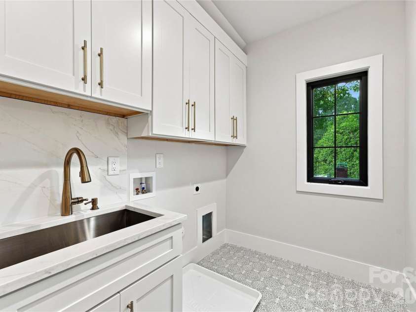 4647 General Pershing Drive, Charlotte, NC 28209.  MLS# CAR4415827, YatesRealty ID 49823. 