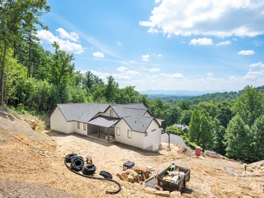158 Twin Courts Drive, Weaverville, NC 28787.  MLS# CAR4415895, YatesRealty ID 49824. 