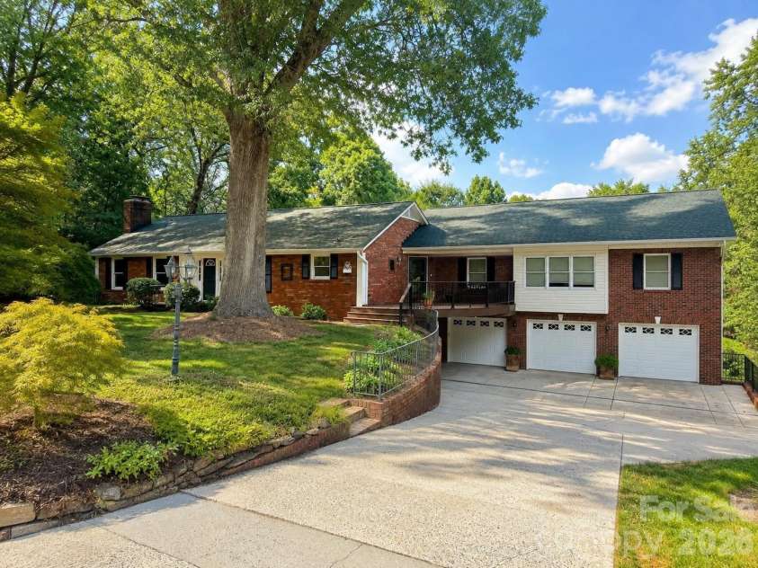 250 36th Avenue, Hickory, NC 28601.  MLS# CAR4413702, YatesRealty ID 49825. 