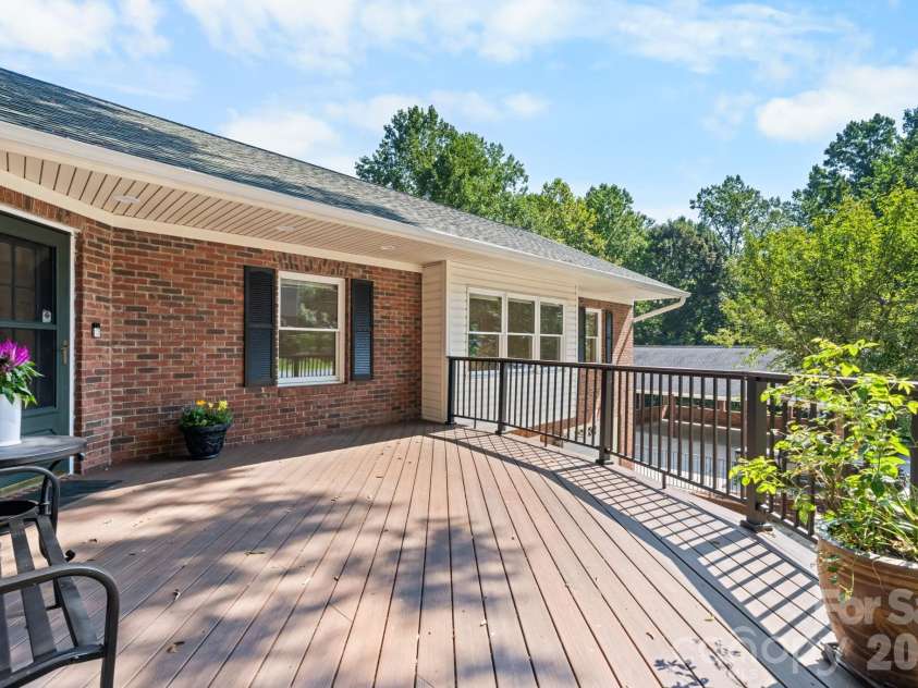 250 36th Avenue, Hickory, NC 28601.  MLS# CAR4413702, YatesRealty ID 49825. 