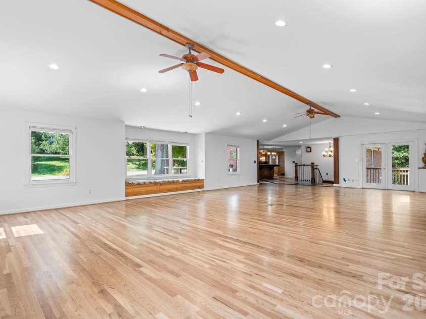 250 36th Avenue, Hickory, NC 28601.  MLS# CAR4413702, YatesRealty ID 49825. 