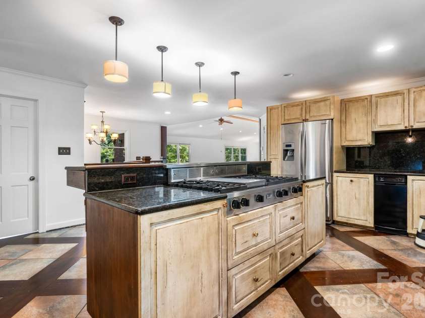 250 36th Avenue, Hickory, NC 28601.  MLS# CAR4413702, YatesRealty ID 49825. 