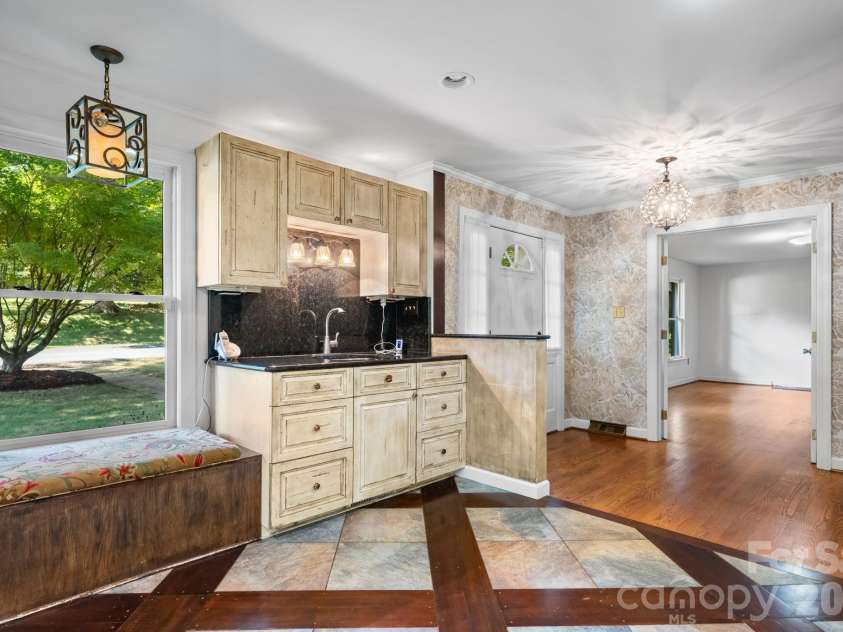 250 36th Avenue, Hickory, NC 28601.  MLS# CAR4413702, YatesRealty ID 49825. 