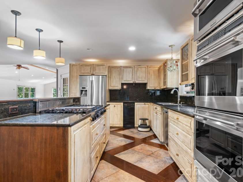 250 36th Avenue, Hickory, NC 28601.  MLS# CAR4413702, YatesRealty ID 49825. 