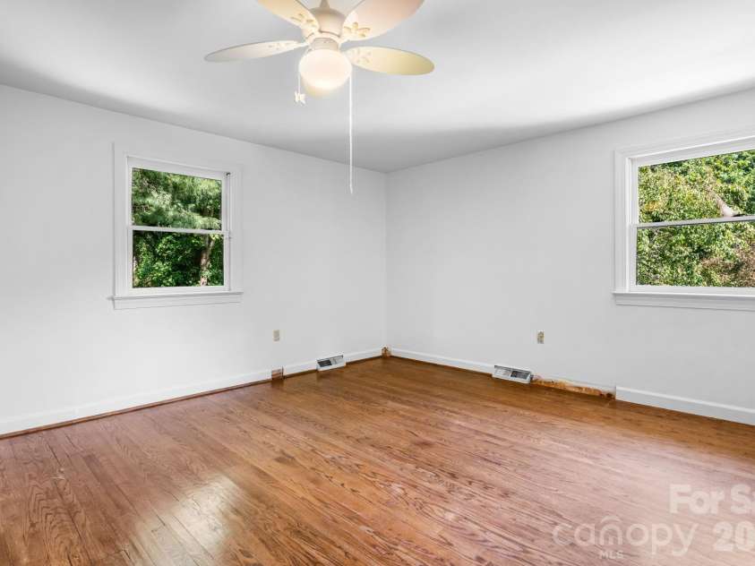 250 36th Avenue, Hickory, NC 28601.  MLS# CAR4413702, YatesRealty ID 49825. 