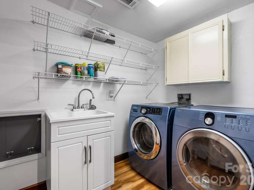 250 36th Avenue, Hickory, NC 28601.  MLS# CAR4413702, YatesRealty ID 49825. 