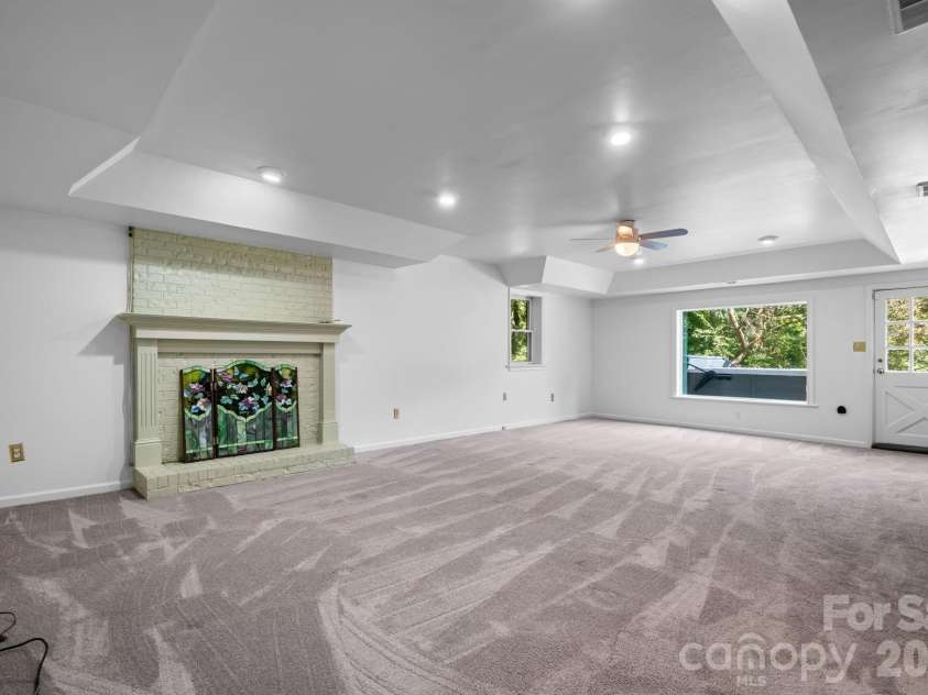 250 36th Avenue, Hickory, NC 28601.  MLS# CAR4413702, YatesRealty ID 49825. 