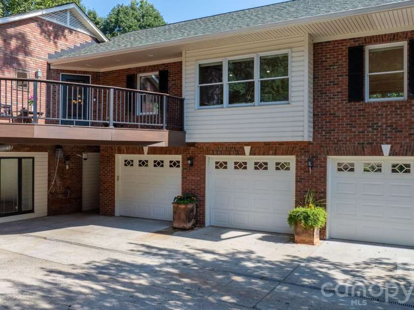 250 36th Avenue, Hickory, NC 28601.  MLS# CAR4413702, YatesRealty ID 49825. 
