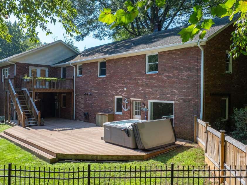 250 36th Avenue, Hickory, NC 28601.  MLS# CAR4413702, YatesRealty ID 49825. 