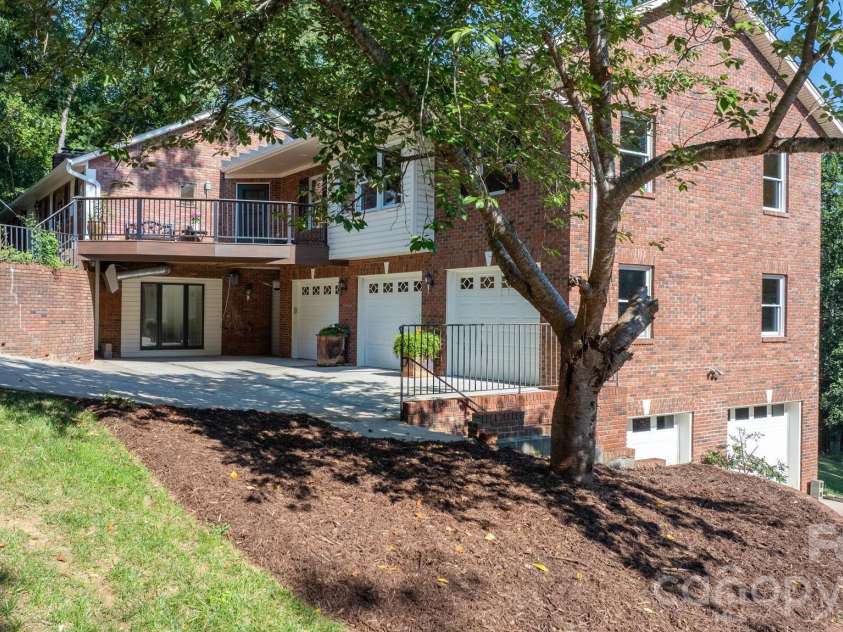 250 36th Avenue, Hickory, NC 28601.  MLS# CAR4413702, YatesRealty ID 49825. 