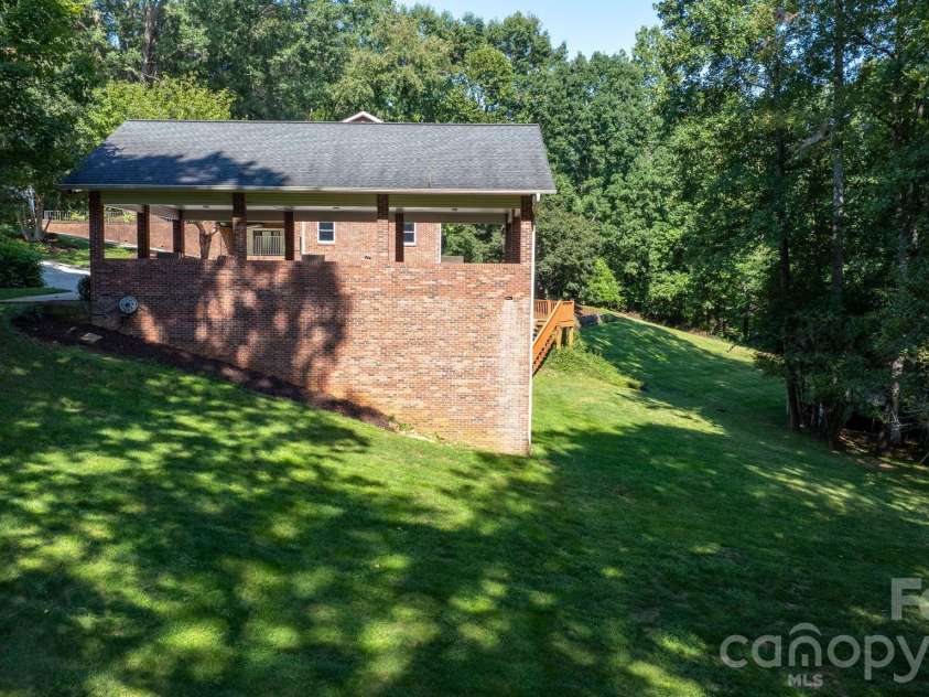 250 36th Avenue, Hickory, NC 28601.  MLS# CAR4413702, YatesRealty ID 49825. 