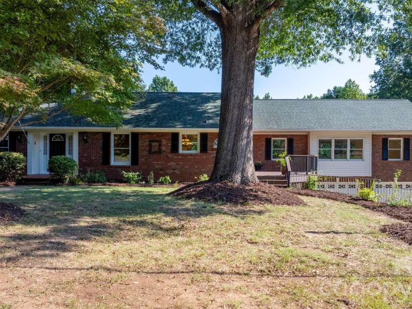 250 36th Avenue, Hickory, NC 28601.  MLS# CAR4413702, YatesRealty ID 49825. 
