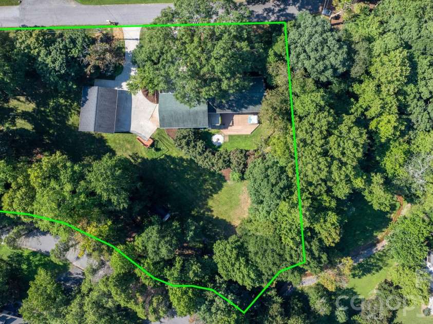250 36th Avenue, Hickory, NC 28601.  MLS# CAR4413702, YatesRealty ID 49825. 