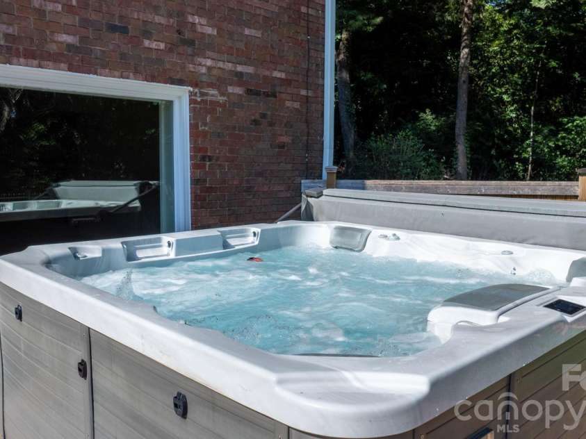250 36th Avenue, Hickory, NC 28601.  MLS# CAR4413702, YatesRealty ID 49825. 7 person Hot Tub