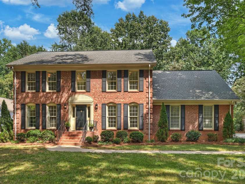9809 Providence Forest Lane, Charlotte, NC 28270.  MLS# CAR4415159, YatesRealty ID 49826. 