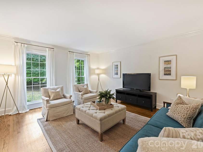 9809 Providence Forest Lane, Charlotte, NC 28270.  MLS# CAR4415159, YatesRealty ID 49826. 