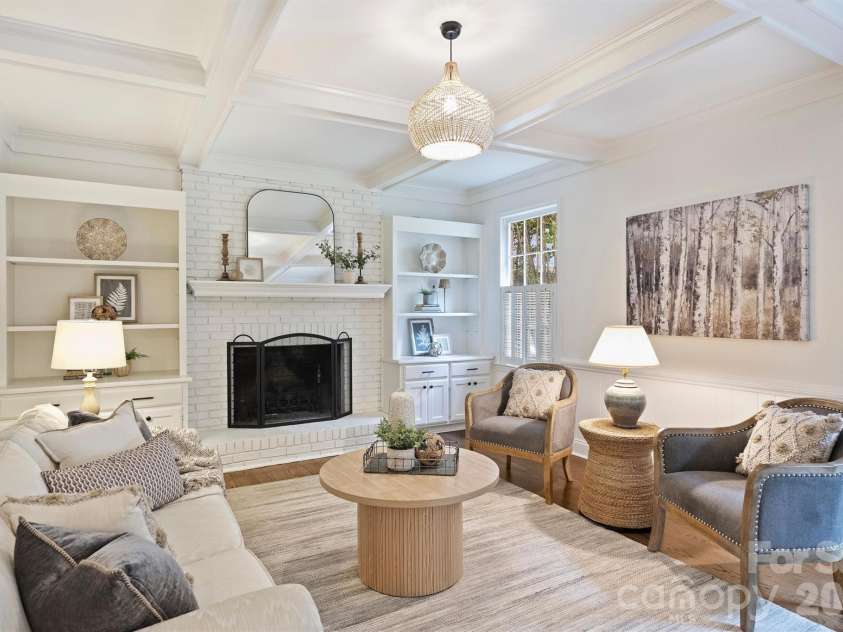 9809 Providence Forest Lane, Charlotte, NC 28270.  MLS# CAR4415159, YatesRealty ID 49826. 