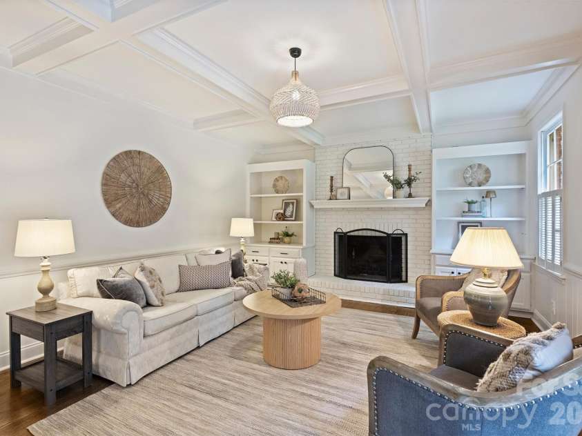 9809 Providence Forest Lane, Charlotte, NC 28270.  MLS# CAR4415159, YatesRealty ID 49826. 