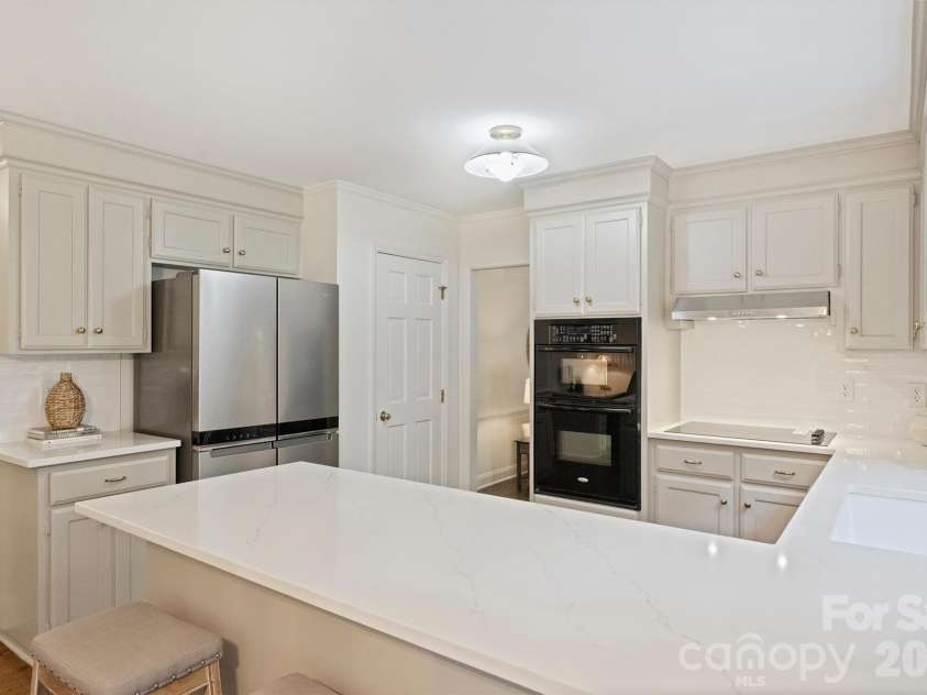 9809 Providence Forest Lane, Charlotte, NC 28270.  MLS# CAR4415159, YatesRealty ID 49826. 