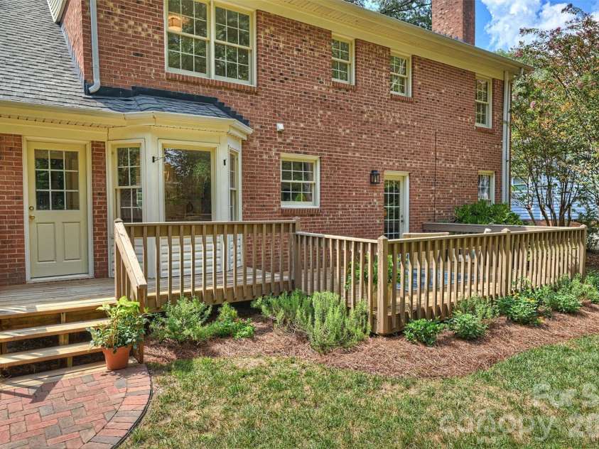 9809 Providence Forest Lane, Charlotte, NC 28270.  MLS# CAR4415159, YatesRealty ID 49826. 