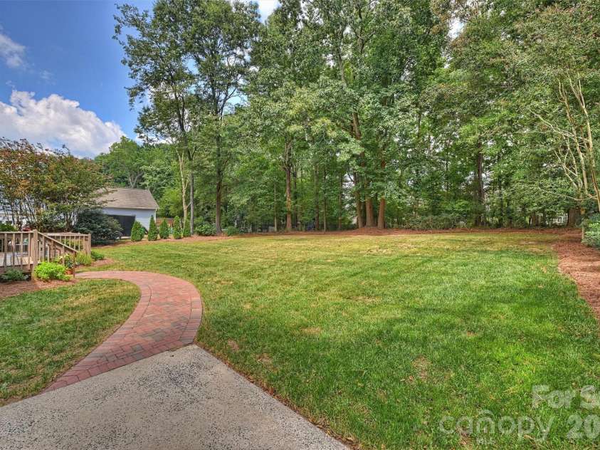 9809 Providence Forest Lane, Charlotte, NC 28270.  MLS# CAR4415159, YatesRealty ID 49826. 