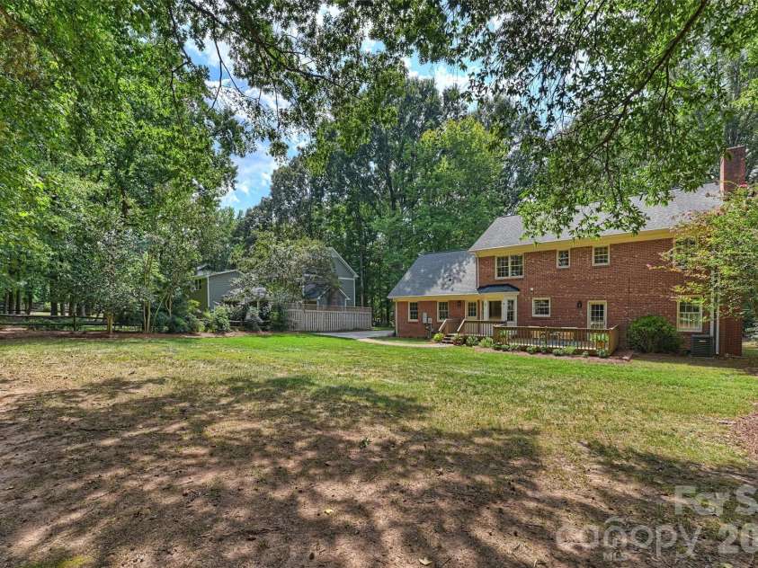 9809 Providence Forest Lane, Charlotte, NC 28270.  MLS# CAR4415159, YatesRealty ID 49826. 