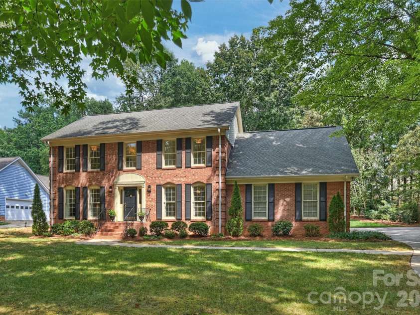 9809 Providence Forest Lane, Charlotte, NC 28270.  MLS# CAR4415159, YatesRealty ID 49826. 