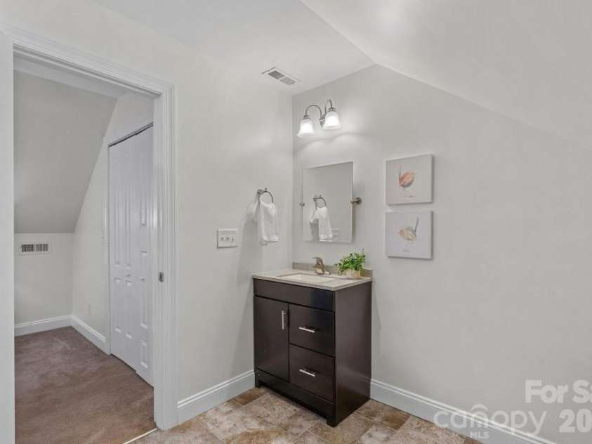10429 Starwood Drive, Charlotte, NC 28215.  MLS# CAR4412020, YatesRealty ID 49827. 1st Ensuite guest bathroom on upper level