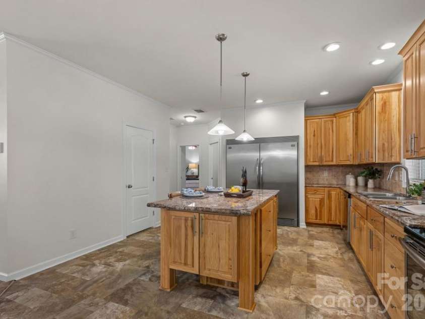 10429 Starwood Drive, Charlotte, NC 28215.  MLS# CAR4412020, YatesRealty ID 49827. 