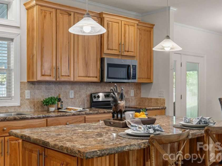 10429 Starwood Drive, Charlotte, NC 28215.  MLS# CAR4412020, YatesRealty ID 49827. Large Island with seating space