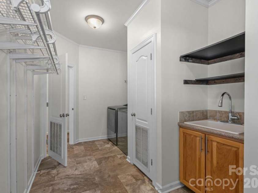 10429 Starwood Drive, Charlotte, NC 28215.  MLS# CAR4412020, YatesRealty ID 49827. Laundry room and mud room on main level