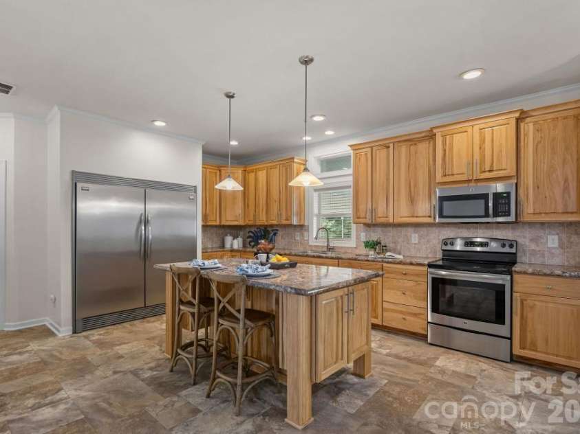 10429 Starwood Drive, Charlotte, NC 28215.  MLS# CAR4412020, YatesRealty ID 49827. Open Kitchen with extra large refrigerator and ample space