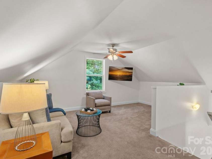 10429 Starwood Drive, Charlotte, NC 28215.  MLS# CAR4412020, YatesRealty ID 49827. Upstairs Loft/Flex space