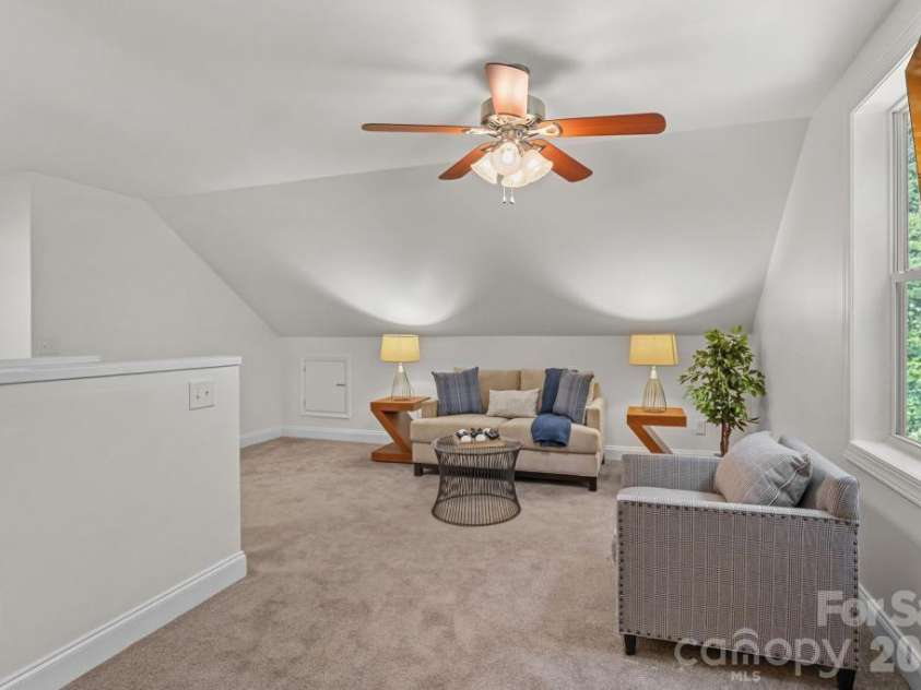 10429 Starwood Drive, Charlotte, NC 28215.  MLS# CAR4412020, YatesRealty ID 49827. Upstairs Loft/Flex space
