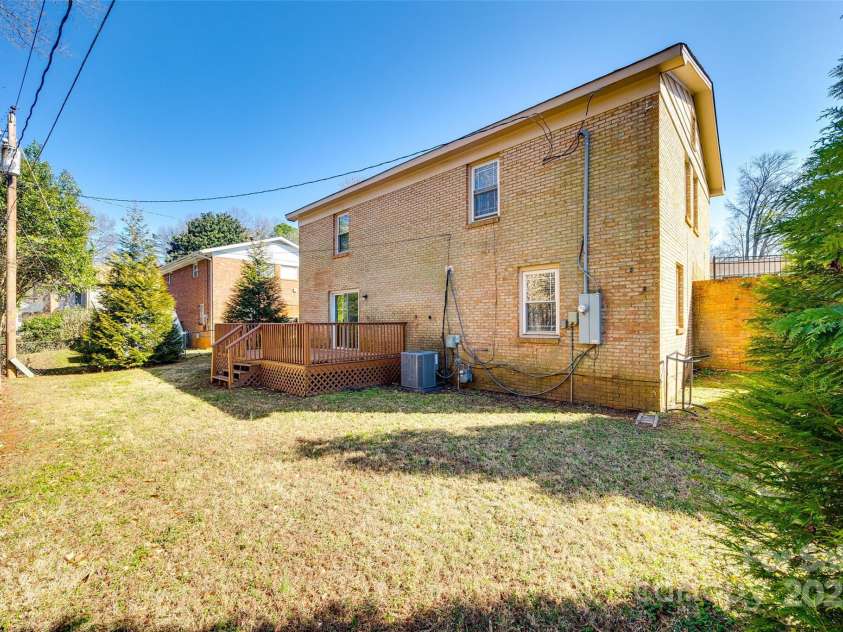 1438 Plumstead Road, Charlotte, NC 28216.  MLS# CAR4228243, YatesRealty ID 4983. 