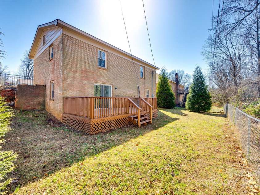 1438 Plumstead Road, Charlotte, NC 28216.  MLS# CAR4228243, YatesRealty ID 4983. 