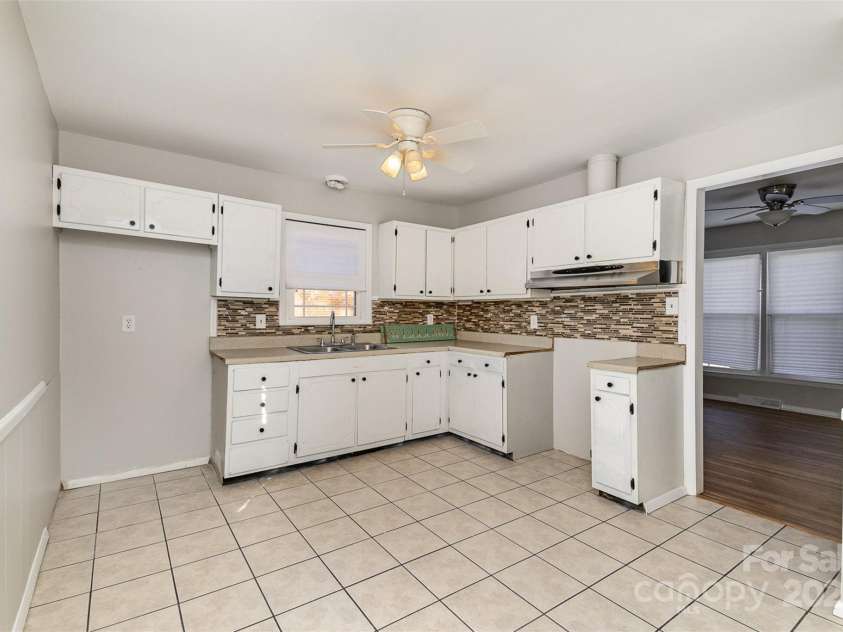 1438 Plumstead Road, Charlotte, NC 28216.  MLS# CAR4228243, YatesRealty ID 4983. 